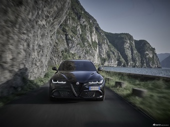 2024款Giulia朱丽叶 2.9T V6 520HP 四叶草Super Sport黑标限量版
