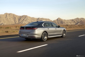 2027款宝马7系 740 xDrive 海外版 官图