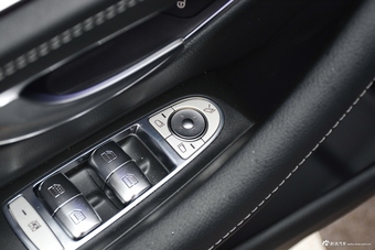 2021款奔驰E级改款 E 300 L 运动豪华型 
