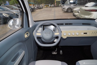 2025款奔腾小马 222km 闪电马