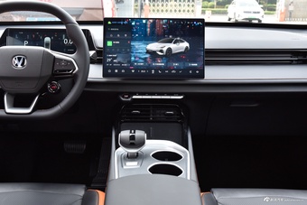 2025款长安UNI-V 第三代 1.5T 500Bar尊贵型