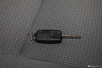 2021款凯锐浩克2.0L手动畅运标准6座平顶1TZS