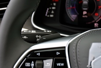 2025款奥迪A6L 改款 45 TFSI quattro 臻选动感型