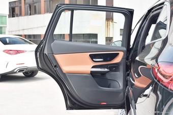 2025款奔驰GLC改款 300 L 4MATIC 动感型 7座