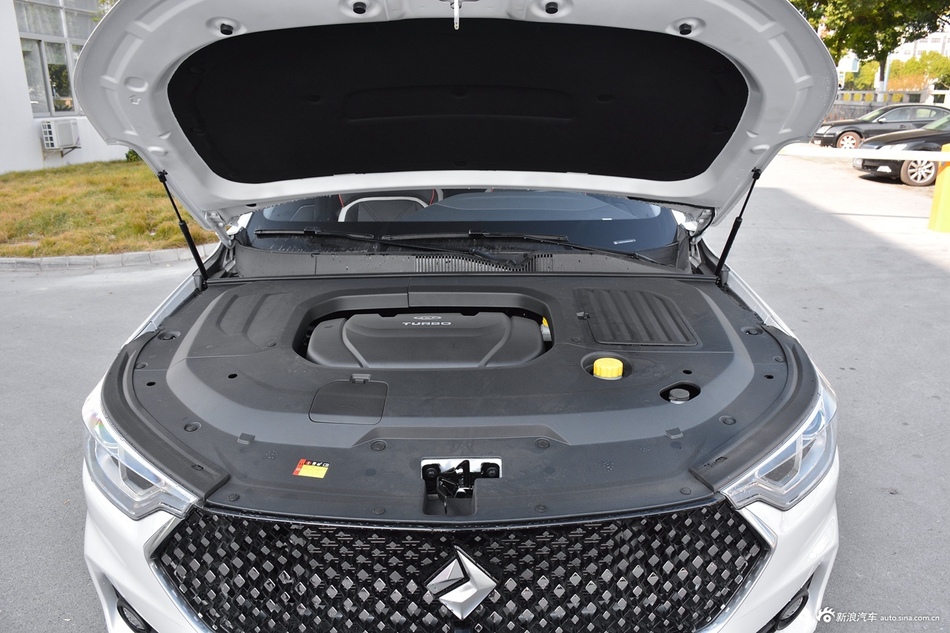  2019款宝骏RC-6 1.5T手动24小时在线豪华型