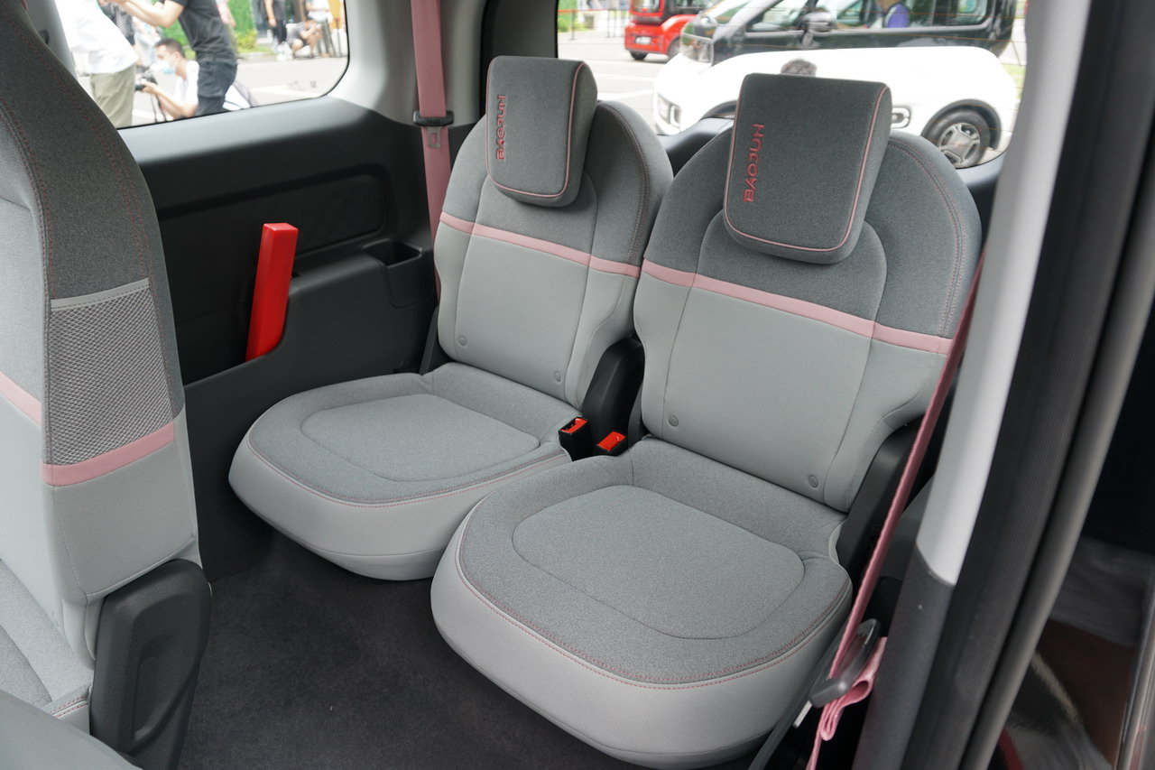 2020款新宝骏E300 PLUS