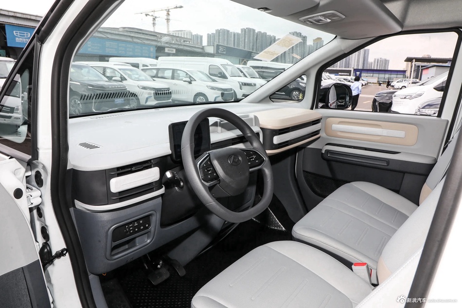 2023款上汽大通MAXUS 大拿V1 短轴低顶