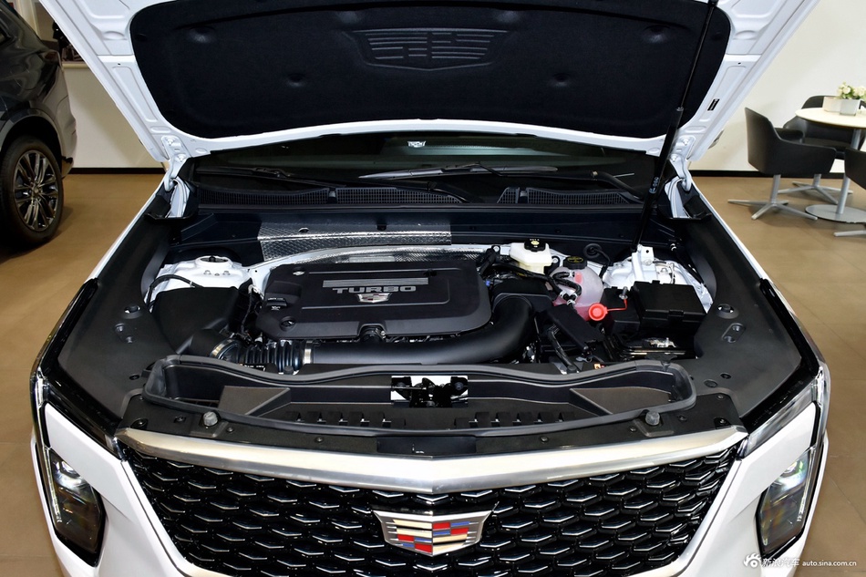 2025款凯迪拉克XT4 28T 两驱豪华型