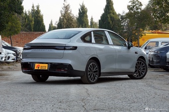 2025款零跑B01 430舒享版