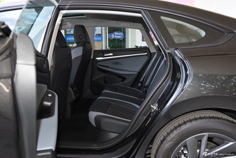 2025款凌渡L 280TSI DSG炫辣版