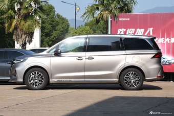 2025款荣威iMAX8 DMH 1.5T 陆尊奢享版