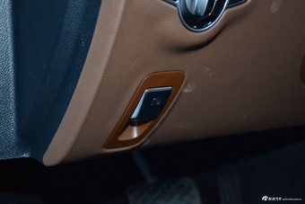 2023款奔驰E级 E 300 L 运动豪华型