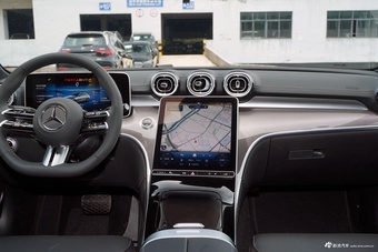 2025款奔驰C级 改款 C 260 L 4MATIC 运动版