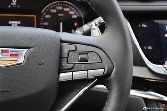 2021款XT6改款2.0T自动六座四驱尊贵型 