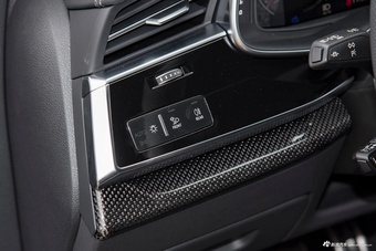 2024款奥迪SQ7 4.0 TFSI 暗夜骑士版