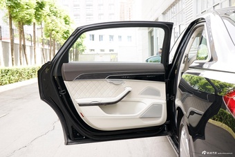 2024款奥迪A8L Horch创始人版 55TFSI