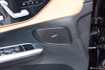 2025款奔驰GLC改款 300 L 4MATIC 动感型 7座