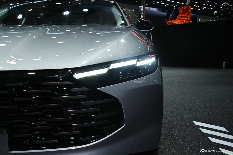 全系价格低至12.01万起，最大折扣7.6折，福特蒙迪欧问你敢答应吗？