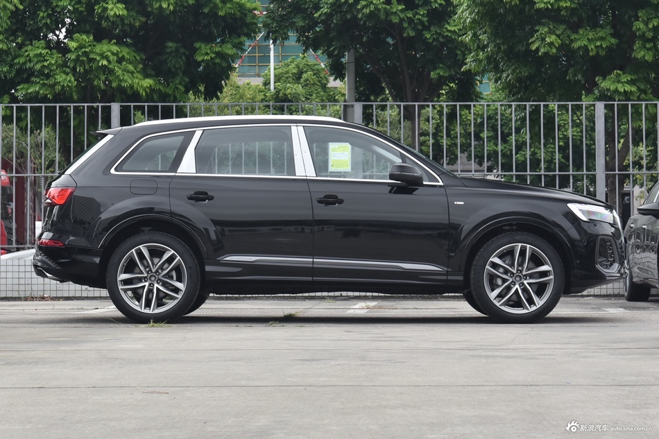 上班族喜欢，外观时尚性能表现好，奥迪Q7全国48.52万起